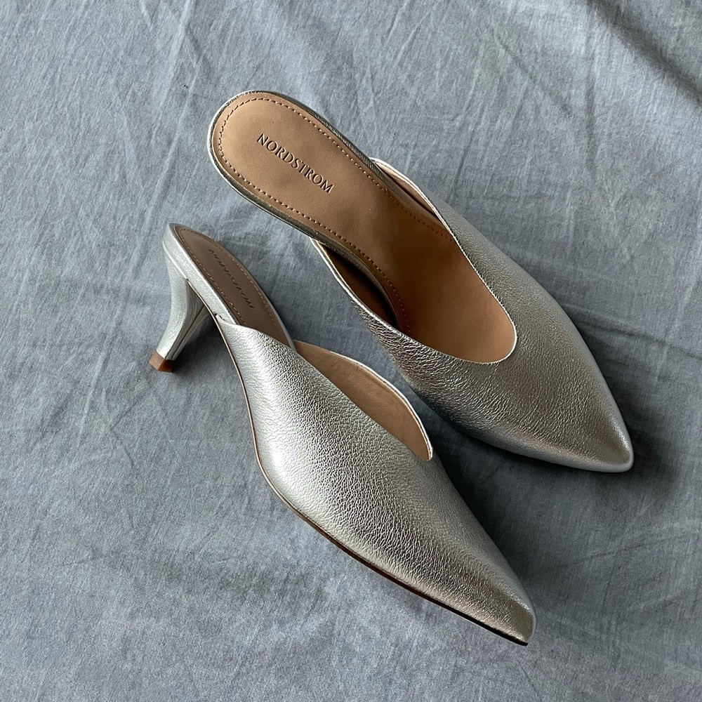 NWOT Nordstrom mule w kitten heels
